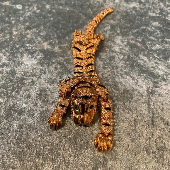 Vintage Africa Inspired Fully Articulated Crystal Tiger with Green Eyes Brooch - Picture 2 of 4